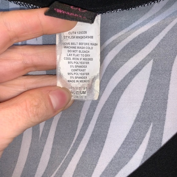 *WOMENS Wrapper cold shoulder top medium - Picture 2 of 5